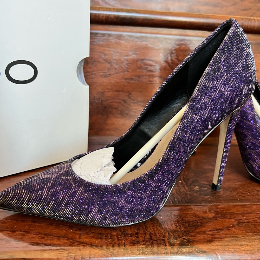 Beautiful shimmer animal print Aldo heels.